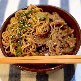 ペヤングを使って"焼きそばの向こう側"へ行くアレンジ料理を作ってみた!