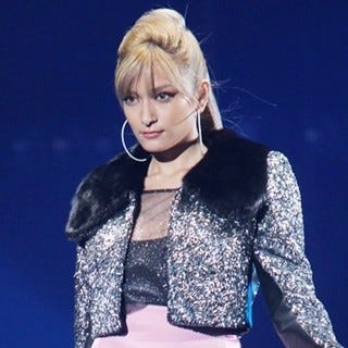 ローラ ミニスカ美脚で会場魅了 東京ガールズコレクション華やかに開幕 マイナビニュース