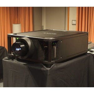 ソニー、ネイティブ4K・HDR対応のレーザープロジェクター - 明るさ5000lm