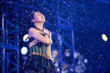 水樹奈々、豪雨の阪神甲子園球場でライブを開催! 37,000人を動員