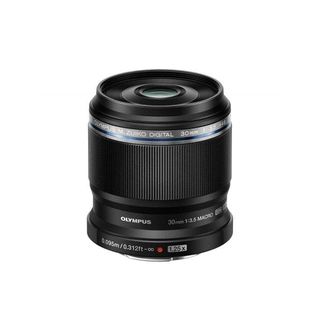 オリンパス、最大撮影倍率2.5倍のマクロレンズ「30mm F3.5 Macro」