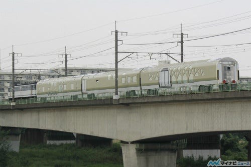 Jr東日本 トランスイート四季島 全車両出そろう 中間車3両を都内へ輸送 マイナビニュース