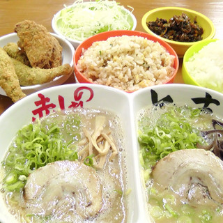 博多&長浜の食べ比べラーメンはおかずが食べ放題の穴場店