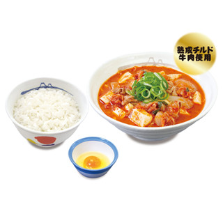 松屋、チゲスープに熟成チルド牛肉をあわせた「豆腐キムチチゲ膳」発売