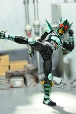 誰か俺を笑ったか 仮面ライダーカブト 地獄兄弟キック パンチホッパーが真骨彫に マイナビニュース