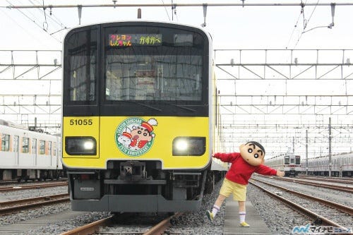 東武鉄道クレヨンしんちゃんラッピングトレイン 公開 50050型が黄色に マイナビニュース