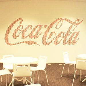 日本コカ･コーラの新オフィスは「コカ・コーラ」だらけ!