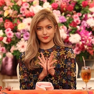ローラ、中居正広を窮地に追い込む! ビストロSMAPで料理の腕前を披露