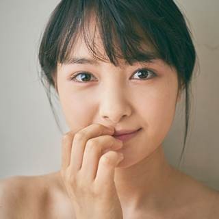 葵わかな、18歳でセクシーショットに挑戦! "脱･少女"から"大人七変化"へ