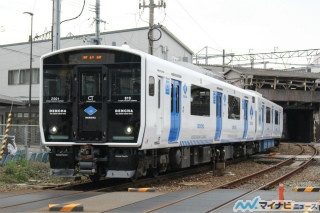 JR九州819系蓄電池電車「DENCHA」新型車両運行中 - 折尾駅高架化工事も進む