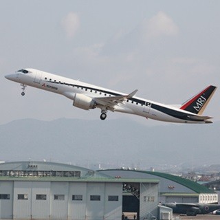 MRJ、3号機が初飛行--飛行時間は2時4分