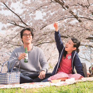 生田斗真、女性として動く姿を初公開 - 『彼らが本気で編むときは、』予告