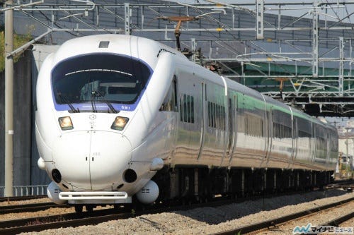 JR九州885系、Kis-My-Ft2のラッピング列車「キスマイ エクスプレス 2