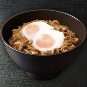 くら寿司の"牛丼"に温玉2個トッピングした「W温玉牛丼」登場