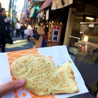 甘酒片手に食べ歩き! 人形町「甘酒横丁」で下町風情とB級グルメを堪能