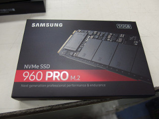 今週の秋葉原情報 - 待望の超高速SSD「960 PRO」が発売に、VR向けのバックパック型PCも