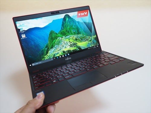 完成度高し!! 世界最軽量777gを達成した13.3型モバイルPC「LIFEBOOK