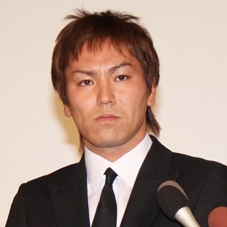 狩野英孝、公式サイトでも謹慎発表「昨年からの生活態度を考慮して」