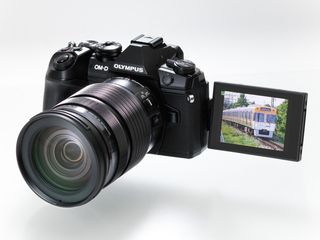 オリンパス「OM-D E-M1 Mark II」レビュー - 強力な5軸手ブレ補正と驚異的な高速連写を体験