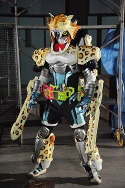 仮面ライダーエグゼイド スピンオフ登場のブレイブ新フォームはヒョウ マイナビニュース