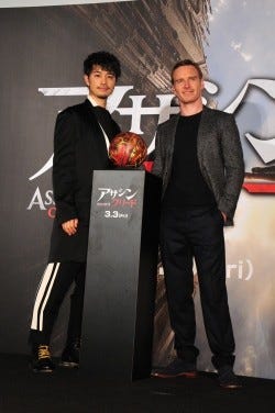 斎藤工 初対面のマイケル ファスベンダーを 魅力のミルフィーユ と絶賛 マイナビニュース