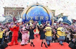 広瀬すず 中条あやみ 制服姿でusj登場 1日限りのダンスに会場熱狂 マイナビニュース