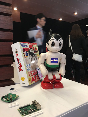 一家に一人100万馬力!? 鉄腕アトムのコミュニケーションロボット