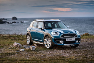 「MINI クロスオーバー」フルモデルチェンジ! 新世代エンジンで燃費37%向上