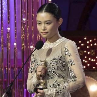 杉咲花、最優秀助演女優賞で涙のスピーチ - 母役･宮沢りえの金言を胸に