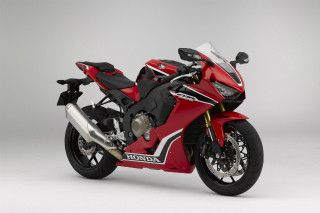 ホンダ新型「CBR1000RR」「CBR1000RR SP」大型スーパースポーツモデル発売