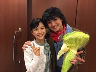 芳根京子、先輩･上地雄輔との2ショット公開! 朝ドラ共演「心強かった」