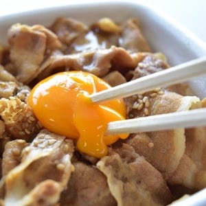 ニンニクたっぷり! 吉野家「豚スタミナ丼」はパワフルな味でご飯がすすむ