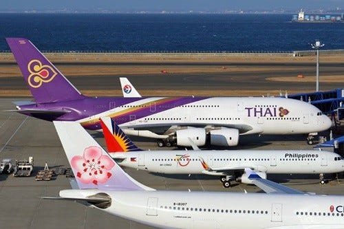 A380が追ってくる フォローミーカーから見たタイ国際航空機の動画公開 マイナビニュース