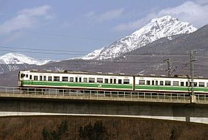 しなの鉄道115系「初代長野色」復活、4/8から運行 - 出発式・撮影会を実施