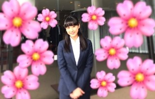 平祐奈「大学生になりました」- スーツ姿に反響「かわいい」「大人っぽい」