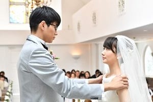 波瑠がウエディングドレス姿披露! 夫役･東出昌大との結婚式シーン公開