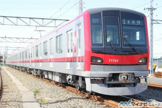 東武鉄道70000系、日比谷線直通の新型車両公開! 13000系と並ぶ - 写真62枚