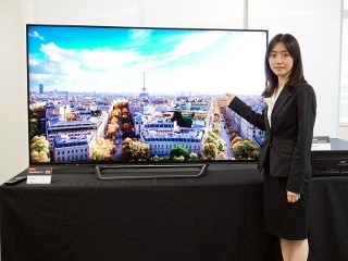 シャープ、70型8Kモニターを発表 - 前モデルの半額を実現するも、家庭向けはチューナーの小型化が課題