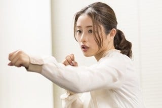 石原さとみ 美しすぎるシャドーボクシング披露 すぐに筋肉痛が 笑 マイナビニュース