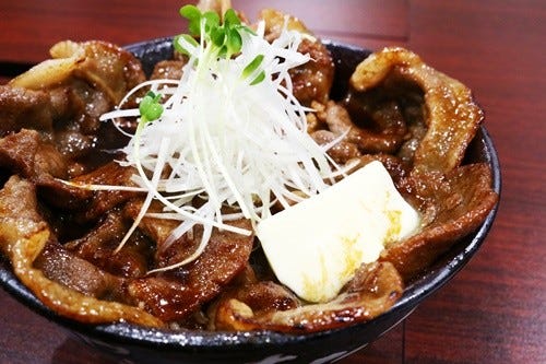 今だけの 北海道すた丼 は北の旨みたっぷり 厚切り豚肉を濃厚バター醤油で マイナビニュース