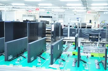 液晶テレビと有機elテレビ 生産現場の決定的な違いは パナソニックの最新4k有機el Viera 工場訪問記 1 マイナビニュース