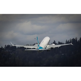 ボーイング、パリ・エアショーで737MAX9を展示飛行--787-10の展示も