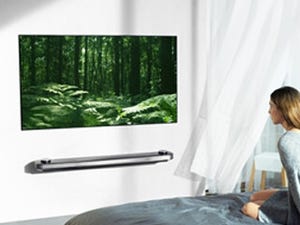 LG、世界最大の77型有機ELテレビを250万円で発売 - 壁ピタ設置も可能