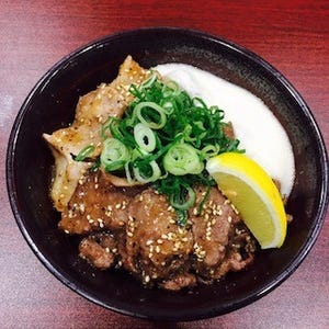 伝説のすた丼屋「仙台名掛丁店」が、名物牛タンをアレンジした丼を発売