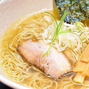 飯田橋のラーメン店「きみの」は、透き通るスープと優しく懐かしい味が魅力
