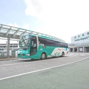 東京シャトル、5年で累計乗客500万人に--記念ラッピングバスも登場