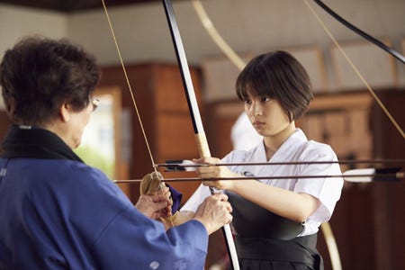 広瀬すず 映画 先生 で弓道に初挑戦 美しい姿に指導の先生も絶賛 マイナビニュース