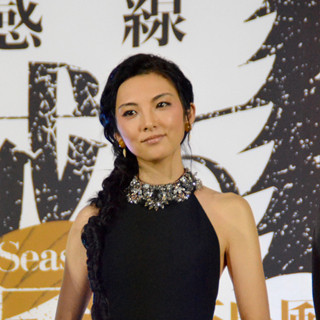 松雪泰子美脚 