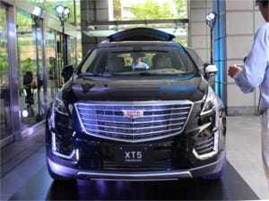 キャデラックのイメチェン? GMジャパンが新型SUV「XT5」を発売