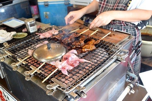 伏見稲荷になぜスズメの丸焼きがあるのか その理由で味わい深さが変わった マイナビニュース